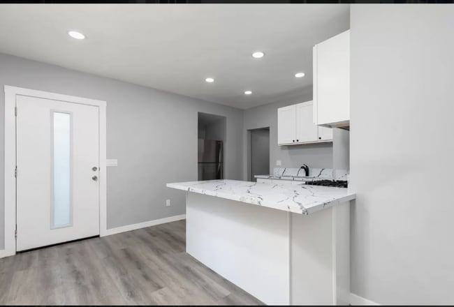 Photo - 37451-37452 Boundary St Unit 1