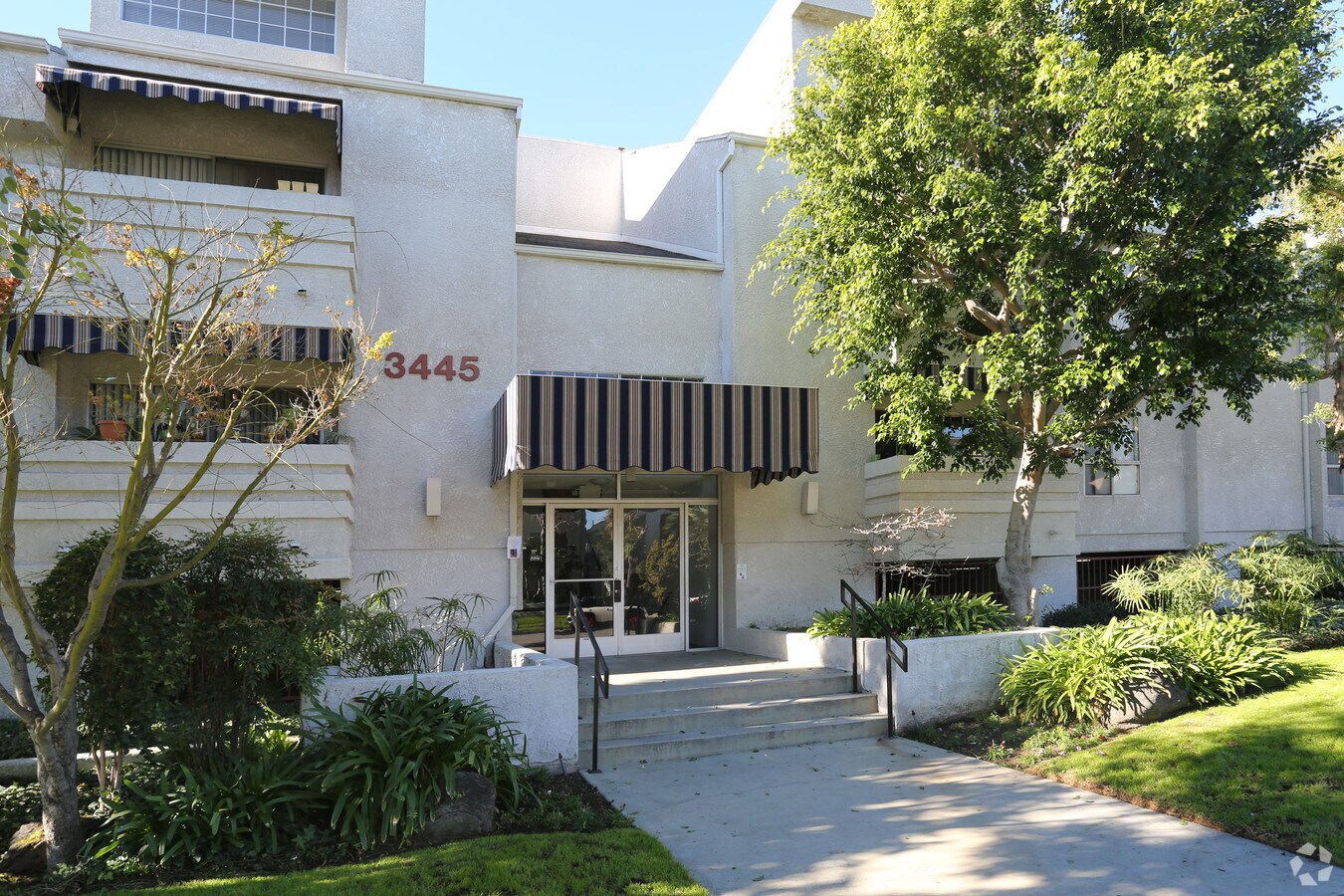 Club Mentone - 3445 Mentone Ave Apartments