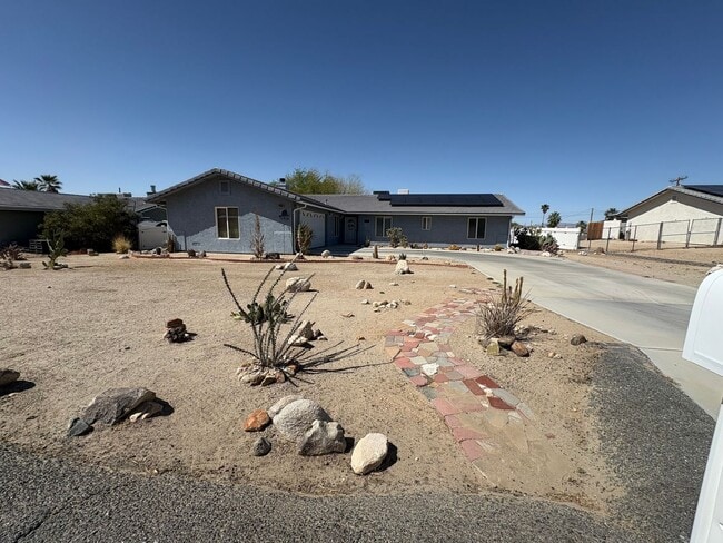 Building Photo - Lovely 3 Bedroom, 3 Bathroom Home with Solar