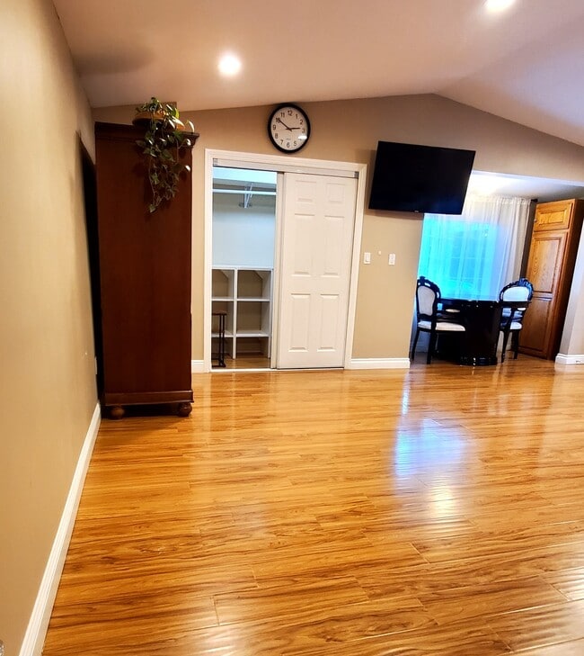 Building Photo - 16925 Knollwood Dr