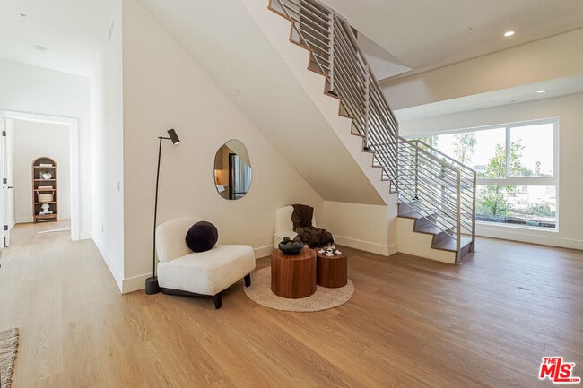 Photo - 611 N Virgil Ave Unit 506