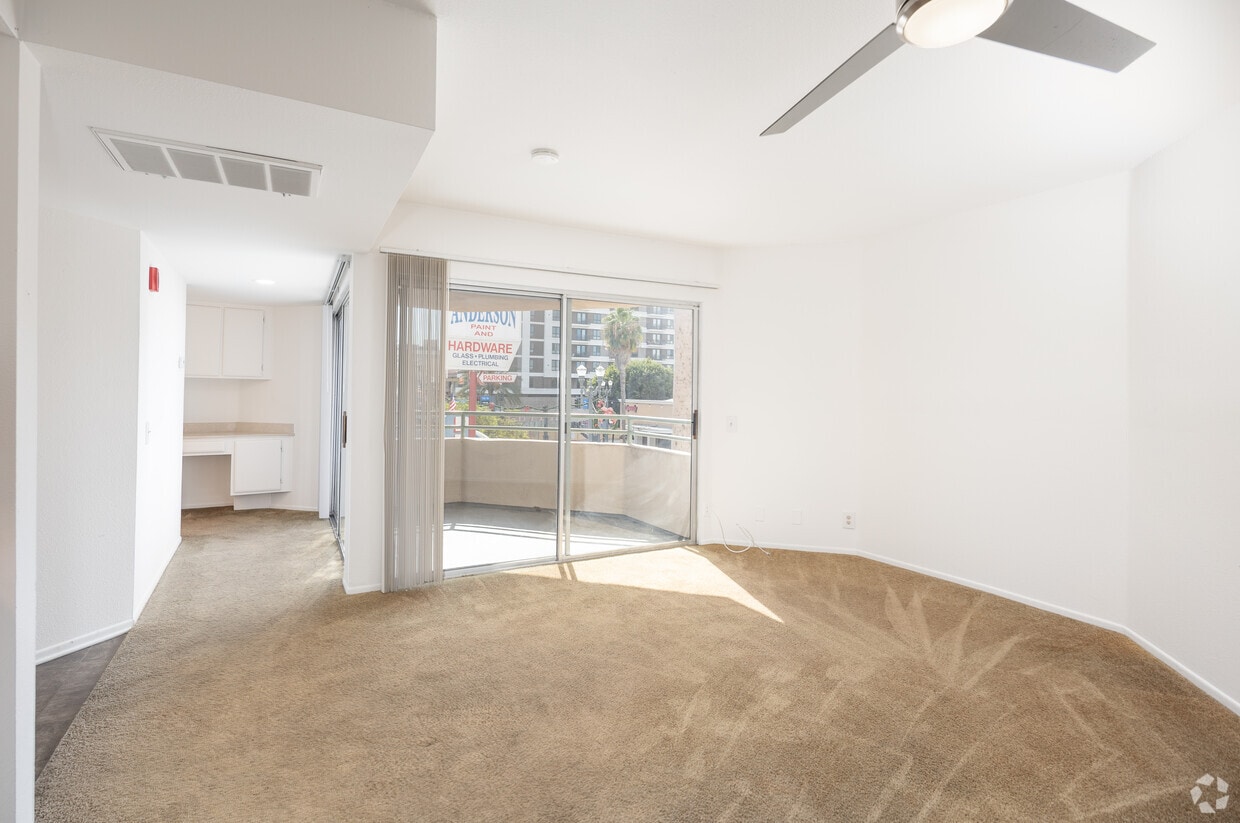 3D Tour - 730 Pine Ave.