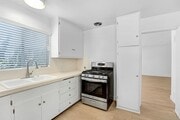Photo - 303 California Ave, 3 blocks to the beach, North of Wilshire!