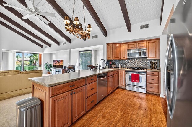 Photo - 468 Sunningdale Dr