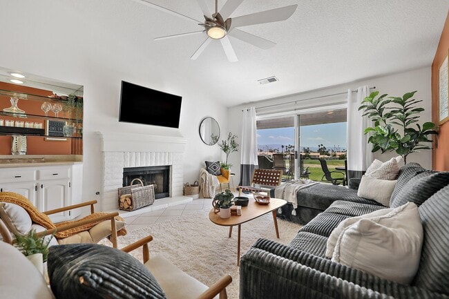 Photo - 699 Vista Lago Cir N