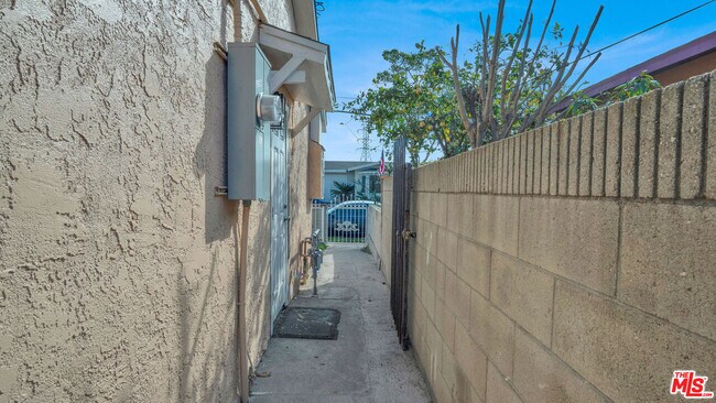 2239 W Lincoln St - House for Rent - Long Beach, CA