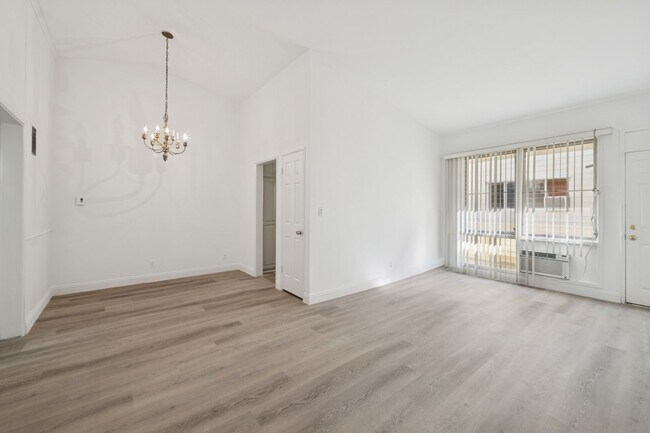 Photo - 333 Rexford Dr Unit 5