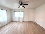 Photo - 1540 W 60th St