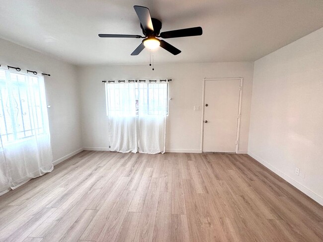 Photo - 1540 W 60th St