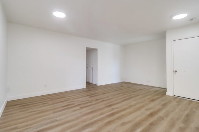 Photo - Hurlbut Unit 8650