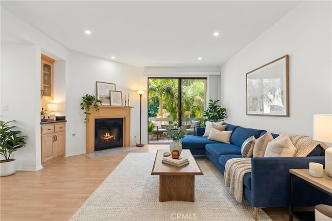 Building Photo - 4430 Noble Ave Unit 208