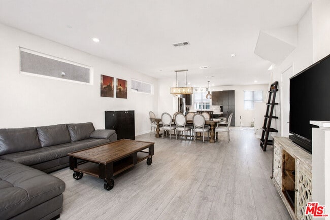 Photo - 2700 E Chaucer St
