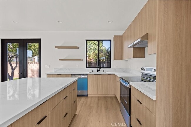 Photo - 11145 Hortense St