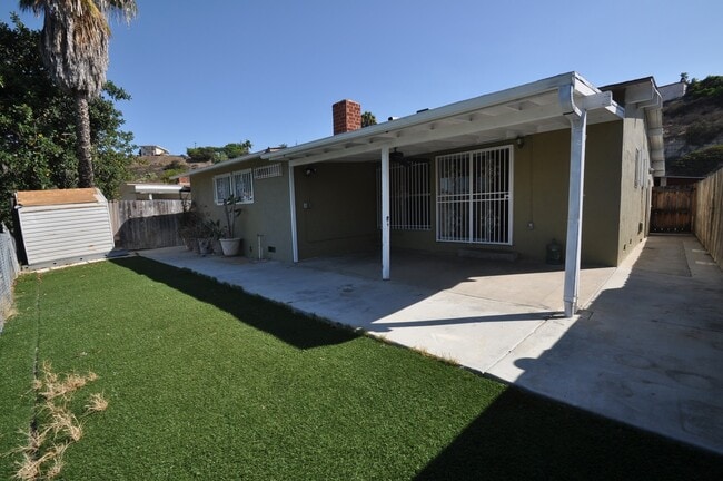 4BR/2BA house with View, private yard! - 4BR/2BA house with View, private yard!