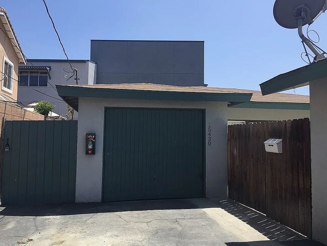 Garage with Washer/Dryer Hookups - 15430 Freeman Ave