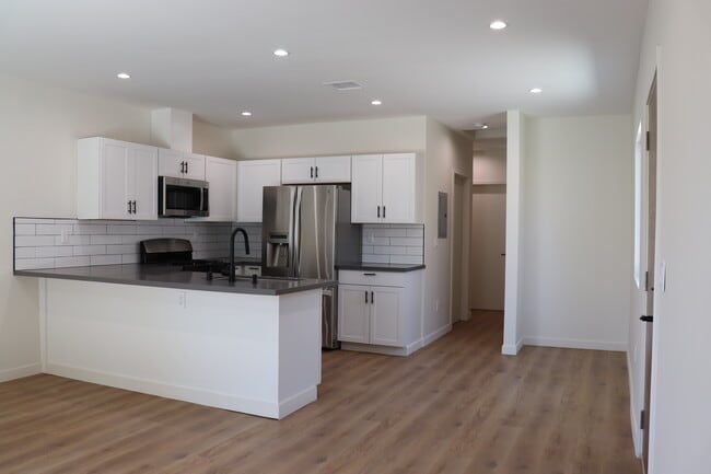 Building Photo - 9500 Penfield Ave Unit B