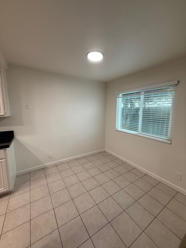 Photo - ALS-1150-GROVE AVENUE Unit #B