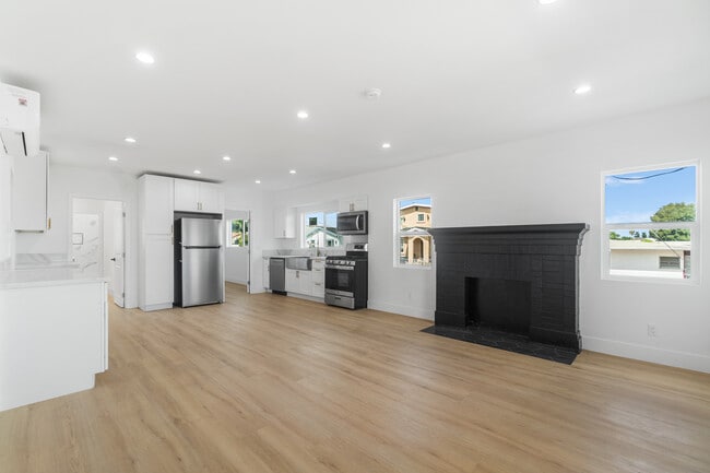 Photo - 301 S Cabrillo Ave