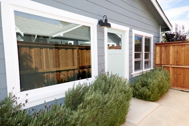 Building Photo - 661 Grand Ave