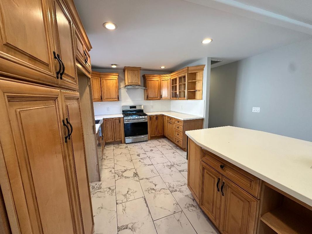 Photo - 2810 Sherwin Ave Unit A