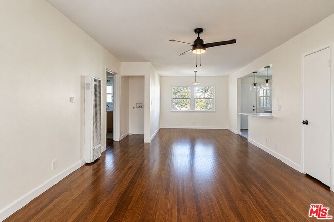 Photo - 5824 Bowcroft St Unit 2