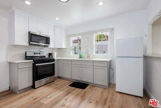 Photo - 1165 W 38th St