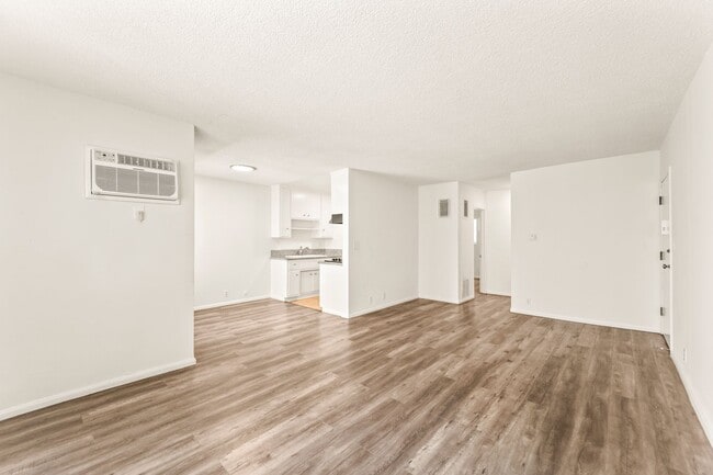 Photo - 714 W Knoll Dr Unit 04