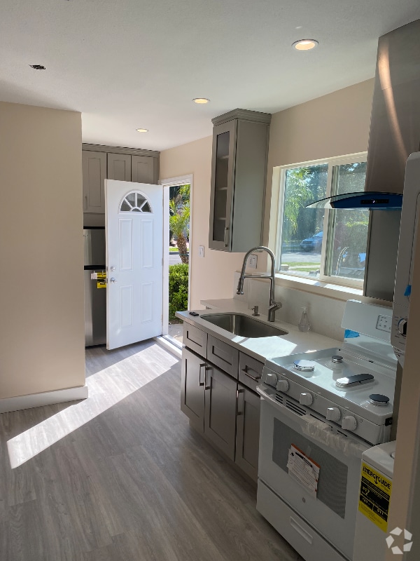 Building Photo - 16515 Jersey St Rental