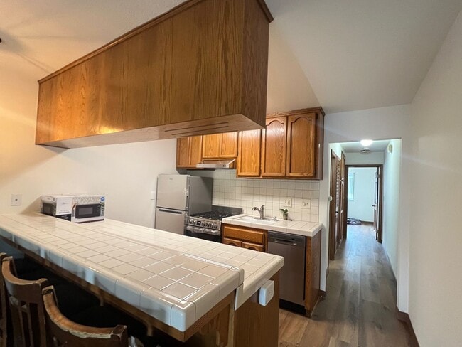 Building Photo - Los Caballeros #312 - Leasing only Unit Los Caballeros #312 - 312 Rental