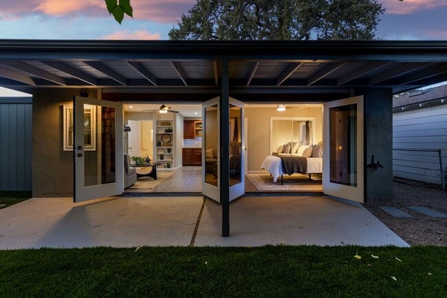 Photo - 915 E Matilija St