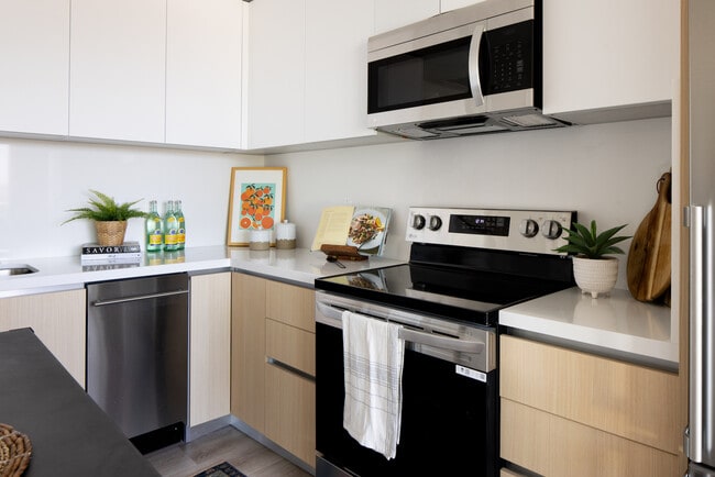 Photo - The Hummingbird LA - Brand New