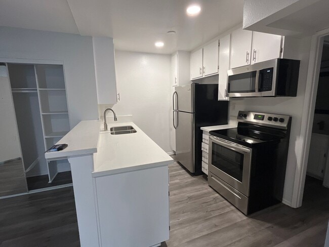 Photo - 951 S. Oxford