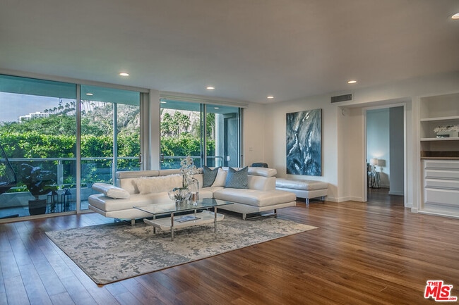 Photo - 723 Palisades Beach Rd Unit 217