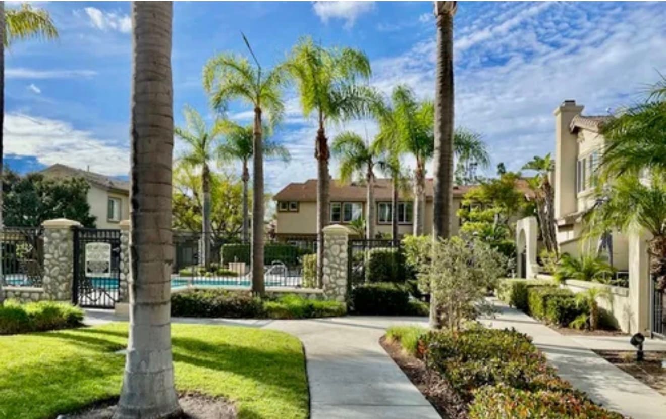 Photo - 401 N Cotswolds Ln