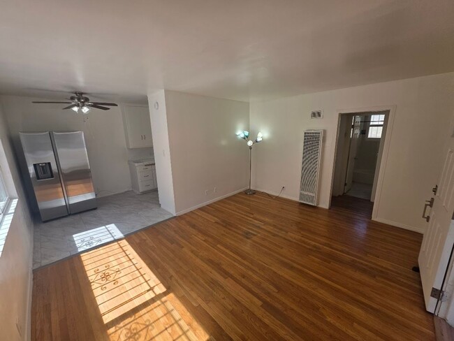 Building Photo - 1 BD 1 BA CONDO IN DOWNTOWN LONG BEACH Unit 11