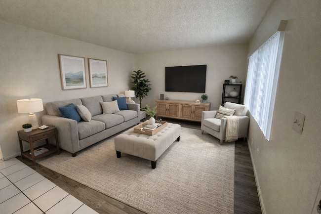 Photo - 911 E 10th St Unit 2