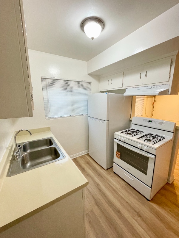 Building Photo - 12414 Dunrobin Ave