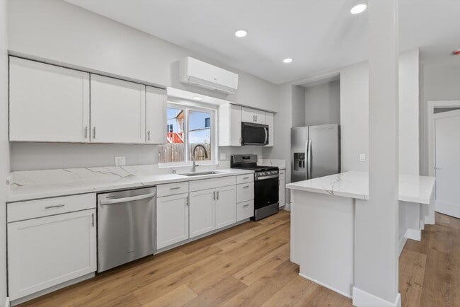 Building Photo - 1520 Independence Way Unit 3
