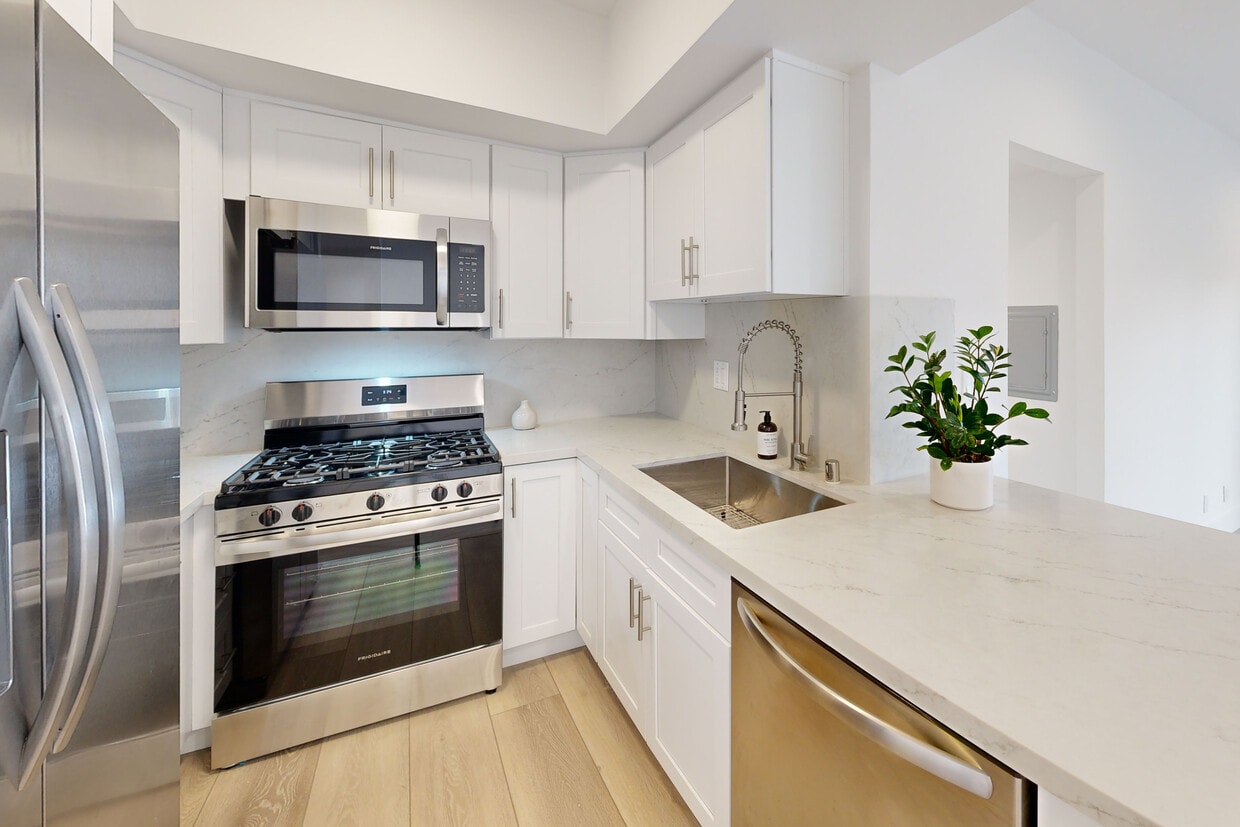 3D Tour - 11675 Darlington Place