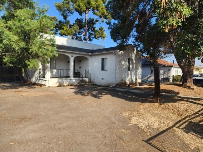El Cajon: 1 Bedroom Cottage with HUGE Yard... - El Cajon: 1 Bedroom Cottage with HUGE Yard... House