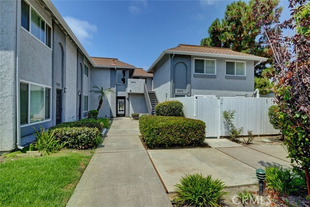 Building Photo - 9694 Pettswood Dr Unit 4 Rental