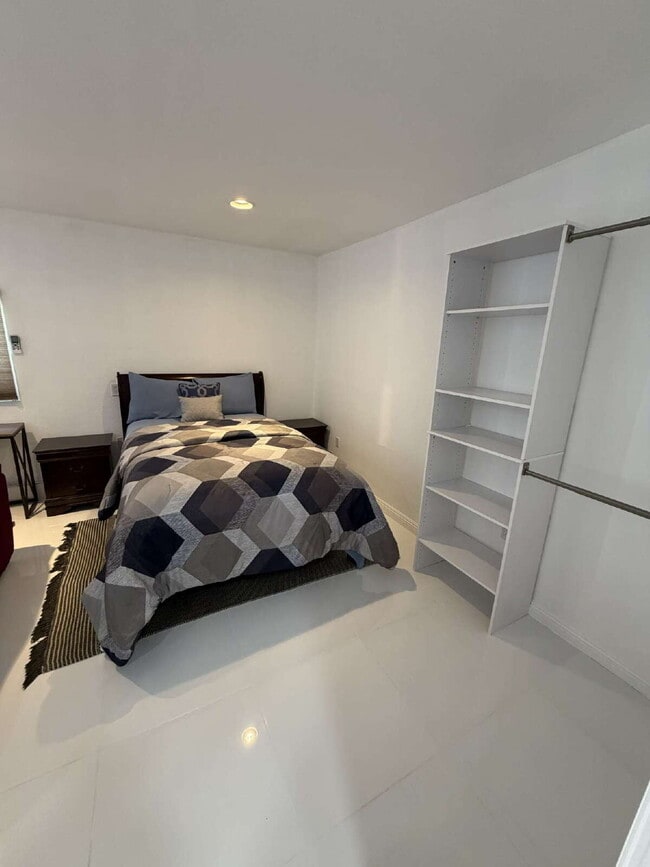 Photo - Modern & Stylish Private Garage Studio