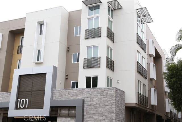 Building Photo - 101 S Chapel Ave Unit 203