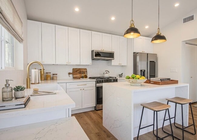 Photo - Luxury Living with Massive Private Yard in Downtown Burbank! Unit 723 Apt. 201
