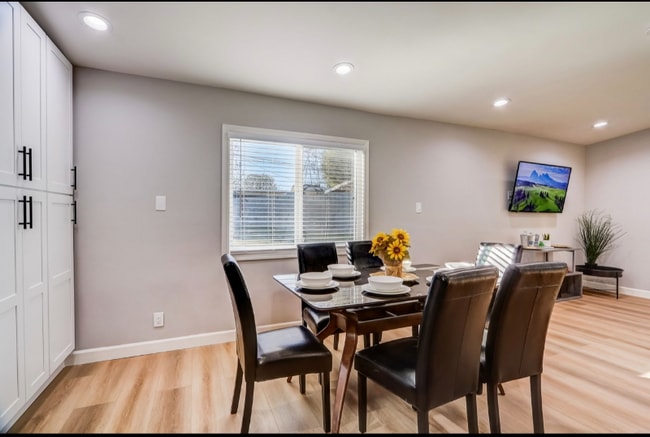 Photo - 7745 Geyser Ave