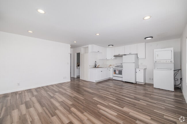 2BR, 1BA - 1,100SF - Living Room - CATO