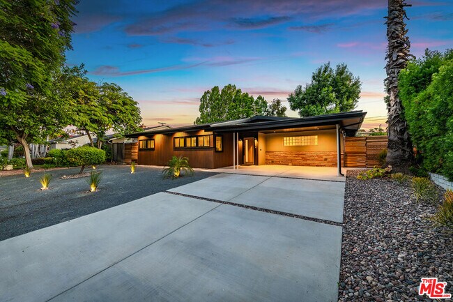 Photo - 13542 Valleyheart Dr N