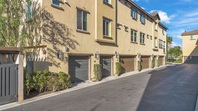 Photo - 1520 W 1st St