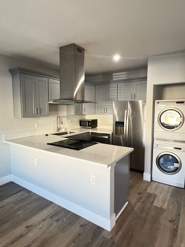 Photo - 1244 E. 4th Street Apartments