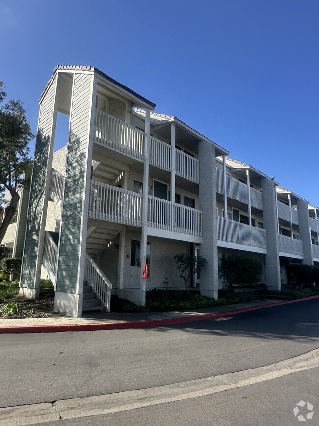 Building Photo - 201 S Ventura Rd Rental
